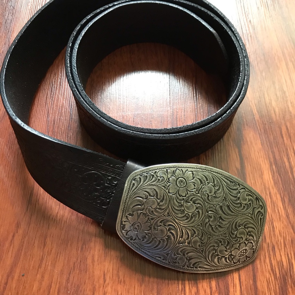 GENUINE  leather Men’s  Black tooled and oval belt
